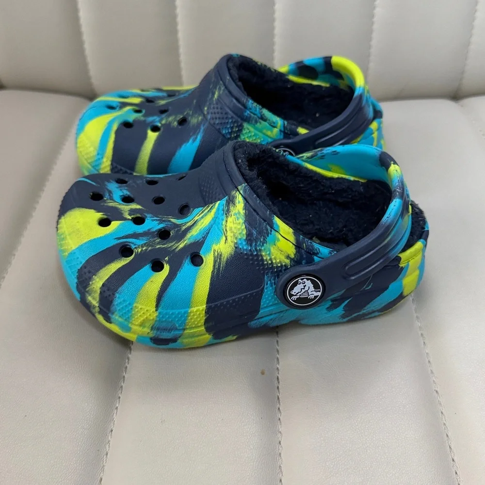 Kids Crocs Tie Dye Fussy Inside Colorful Clogs size 6c